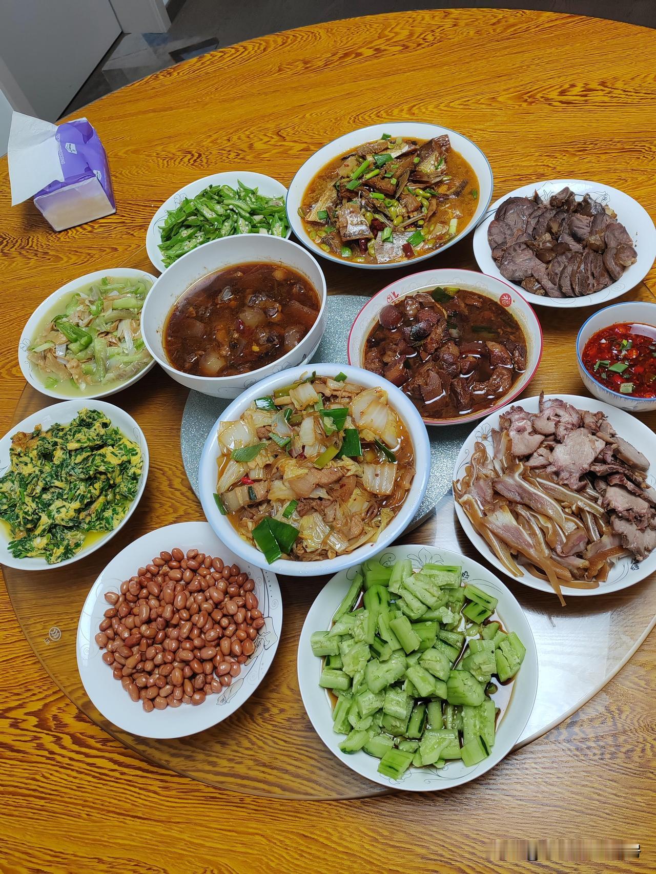 山珍海味虽奢华，但家常便饭才是心头挚爱。昨晚刷到“108道家常菜合集”，香煎脆皮