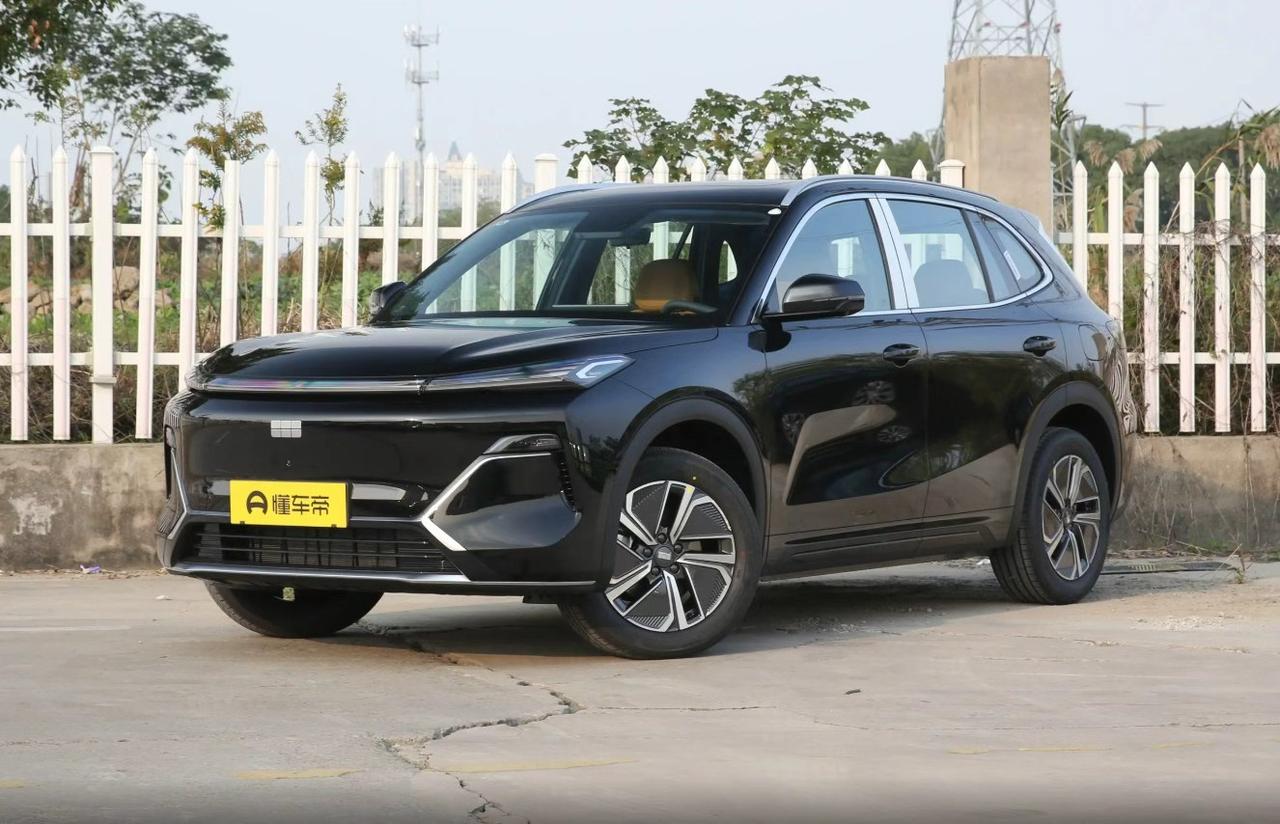 最近老有朋友问我：现在二手银河星舰7EM-i能买吗？价格看着挺香。说实话，这车