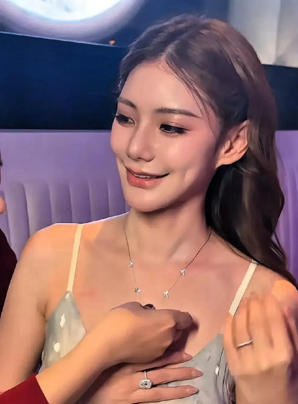 马筱梅生日收八万项链张兰女儿们互动引猜测网友热议豪门生存术今天网上都在传马
