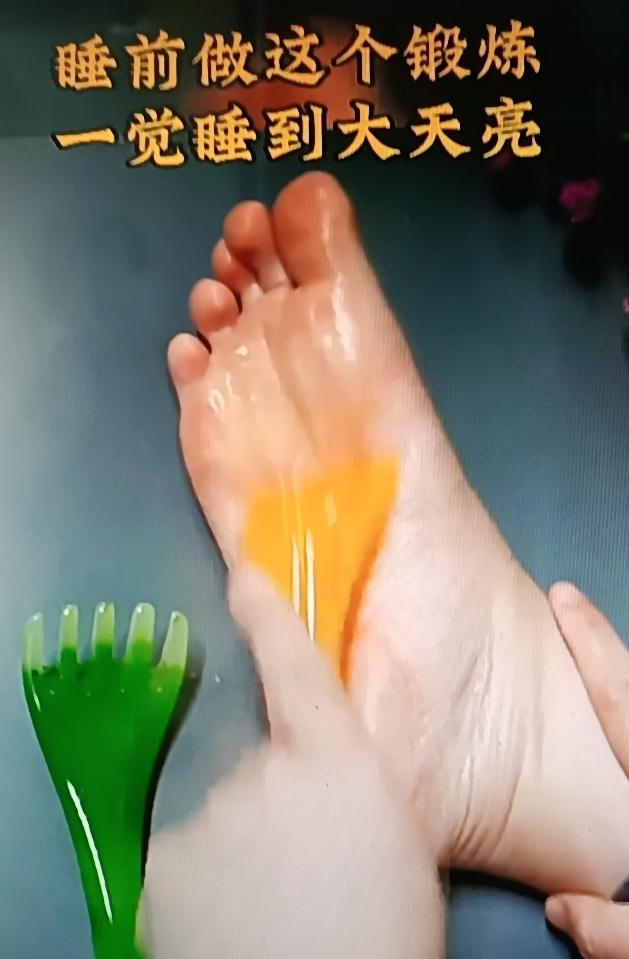 高血压、高血糖、高血脂这“三高”问题一直困扰着不少人。其实睡前做简单的锻炼，或许