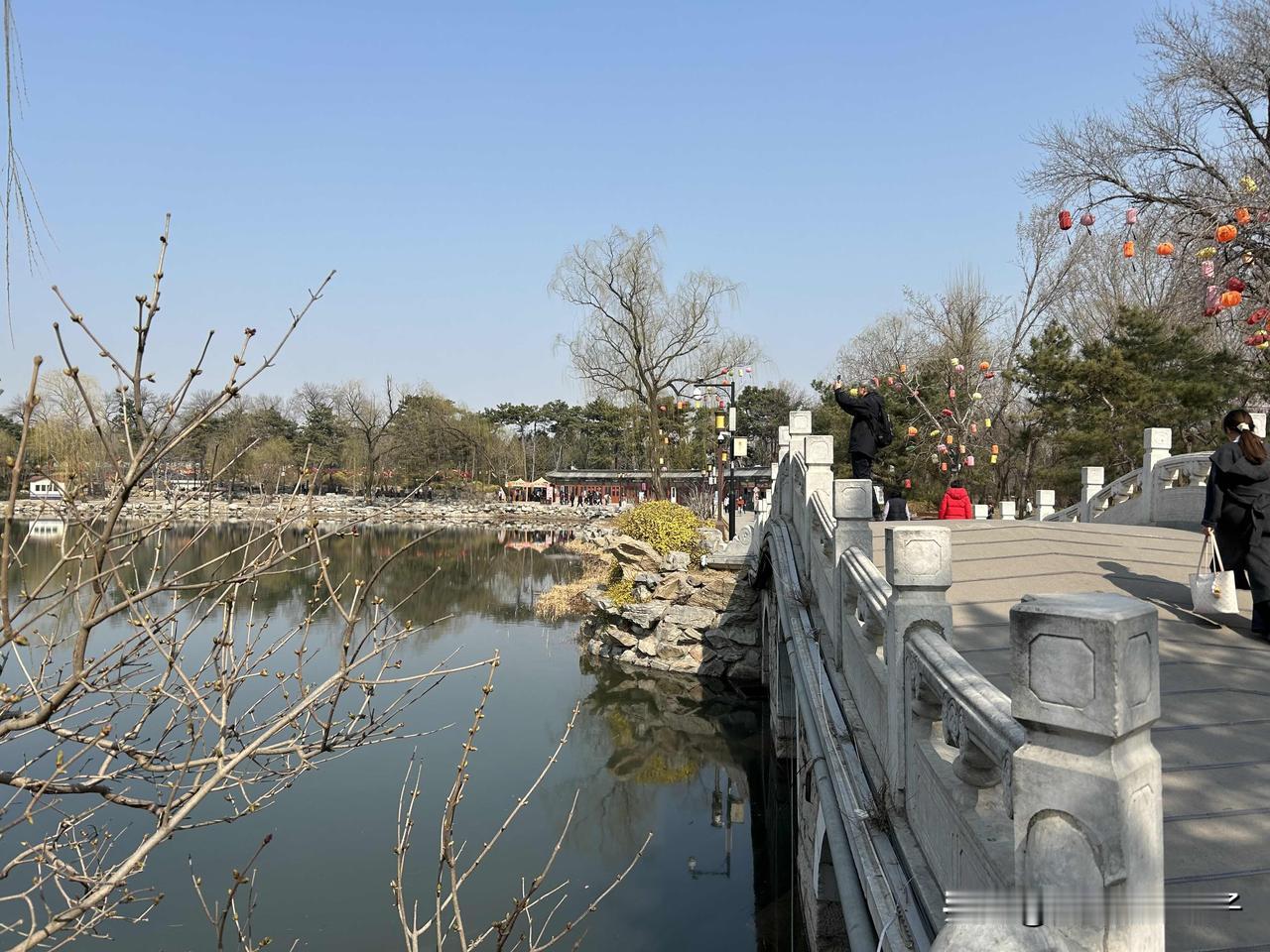 北京往年是有过因为倒春寒而延长供暖时间，好处很多：1.抵御倒春寒，室内更暖