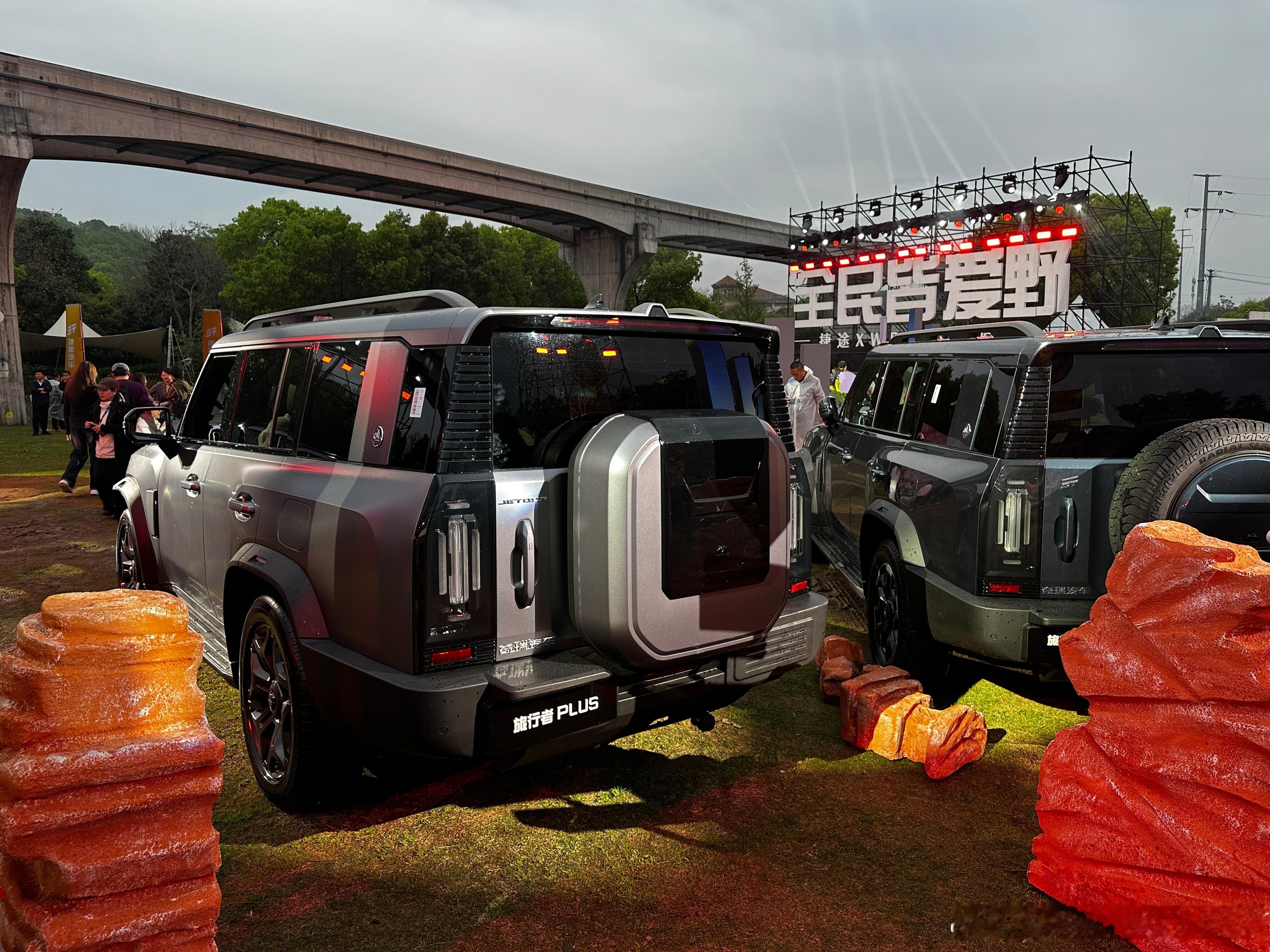 捷途在“方盒子”这条细分赛道上这几年整体销量表现其实一直挺稳，像旅行者、旅行者C