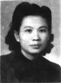 1949年9月，重庆。一辆卡车在黑夜间穿行，车内压着一位女地下党。突然，特务用绳
