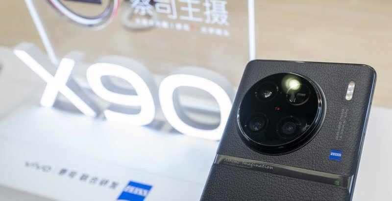 同样价钱，华为和vivo谁更好还真不好说，得看个人需求。华为性价比高，低价高