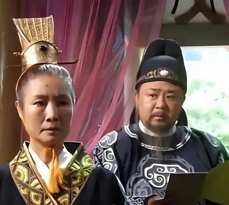 狄仁杰被贬出京，百官避之不及，唯有武则天亲至长亭相送，悄悄道“怀英，此去彭