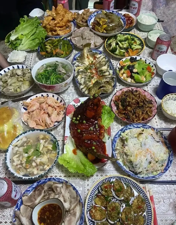 第一次去东北朋友家里吃饭，这一桌美食安排的还可以把？