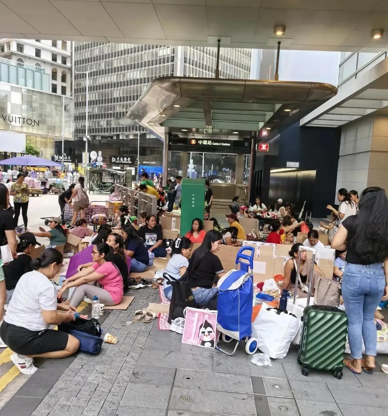 支持香港菲佣制度的，不懂什么叫规则的力量。反对的，不懂内地家政工多难。510