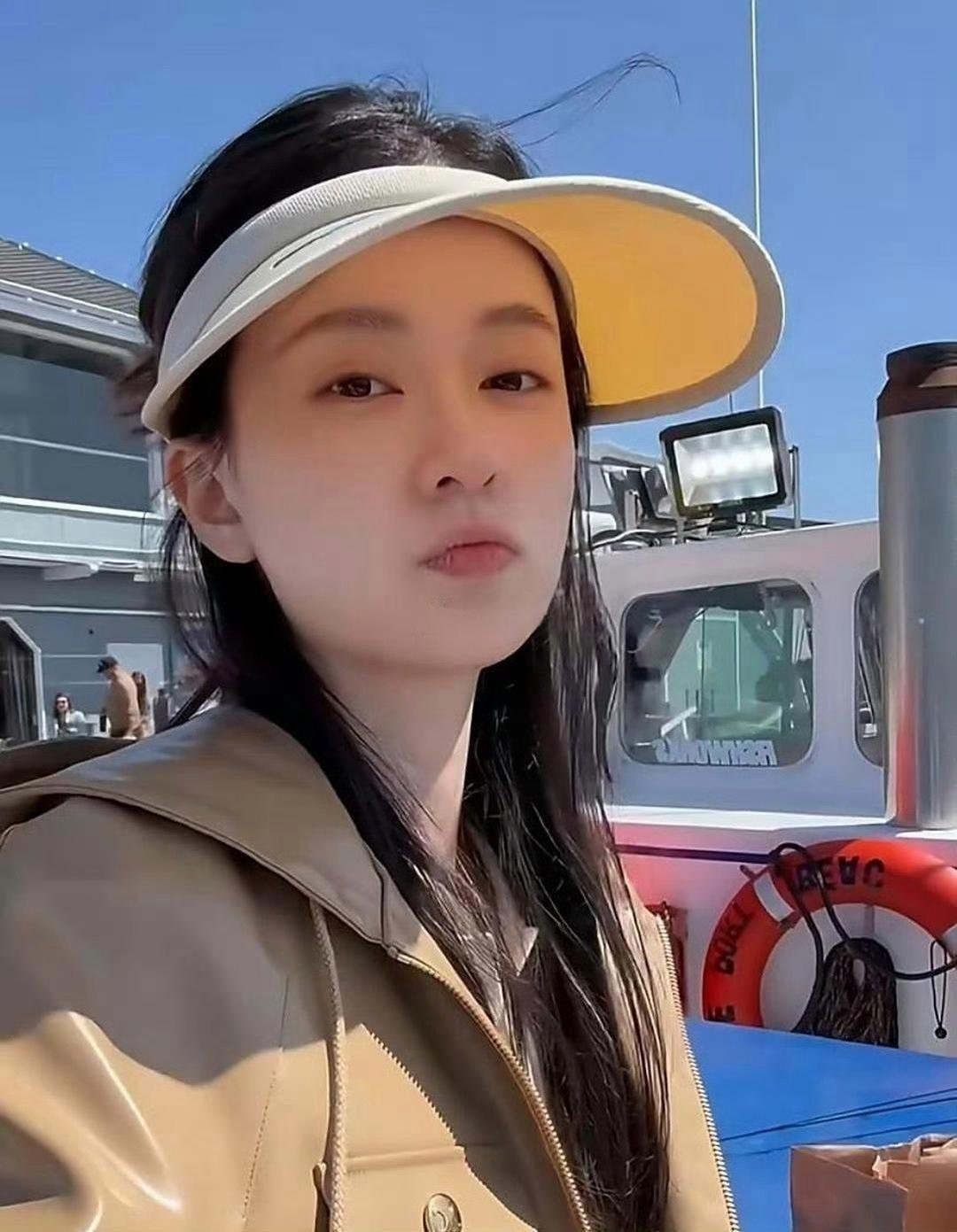 乔欣跟老公在美国度假，33岁赖柏霖少见露面，他俩出海钓鱼，兴奋大喊！老幸福了！