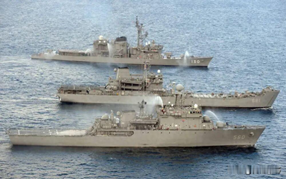 韩国：暂停与日本联合演习！高市早苗被喊话：向中国道歉，并辞职！东亚局势又迎来了