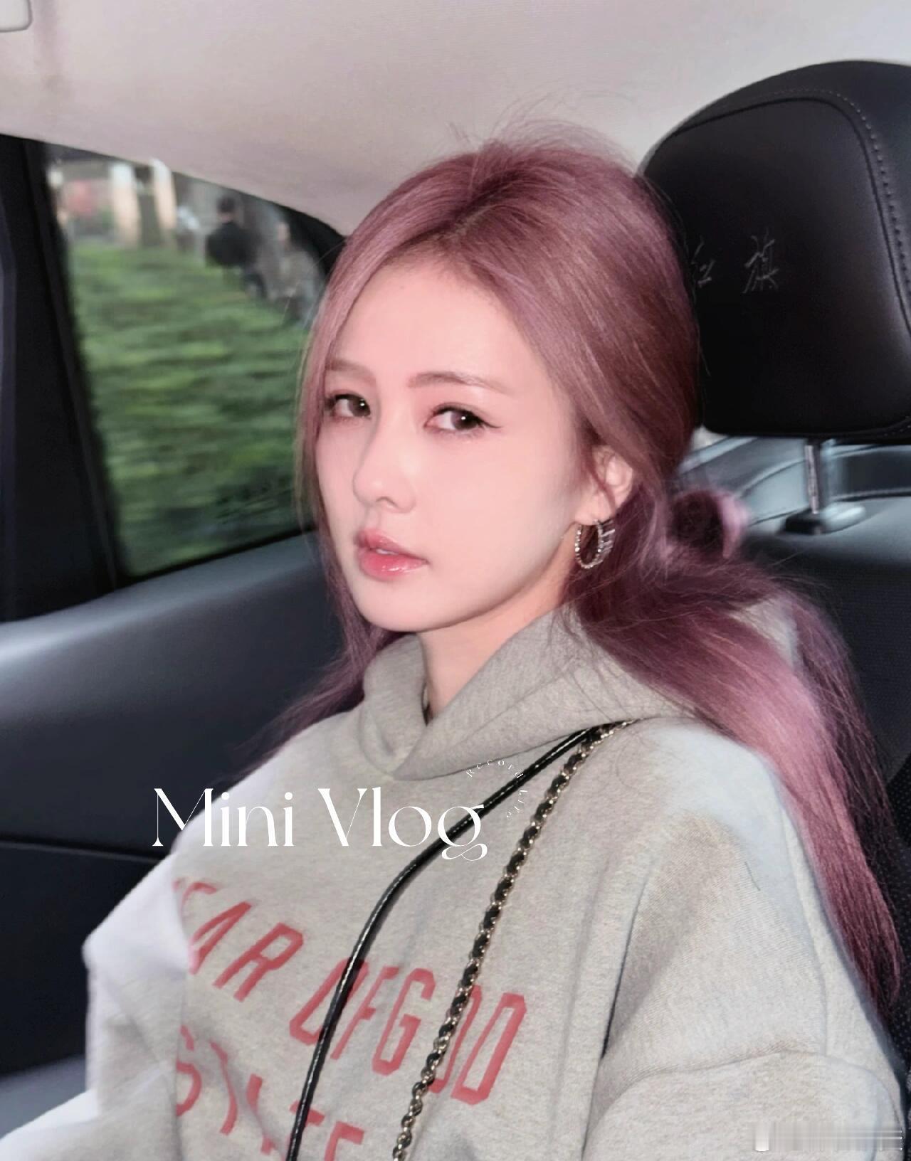 白鹿粉色头发白鹿｝