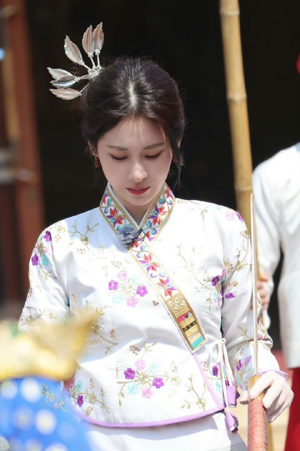 张碧晨傣刀舞舞台感张碧晨身姿谁能拒绝张碧晨的傣刀舞？身段舒展又灵动，学习能力超强