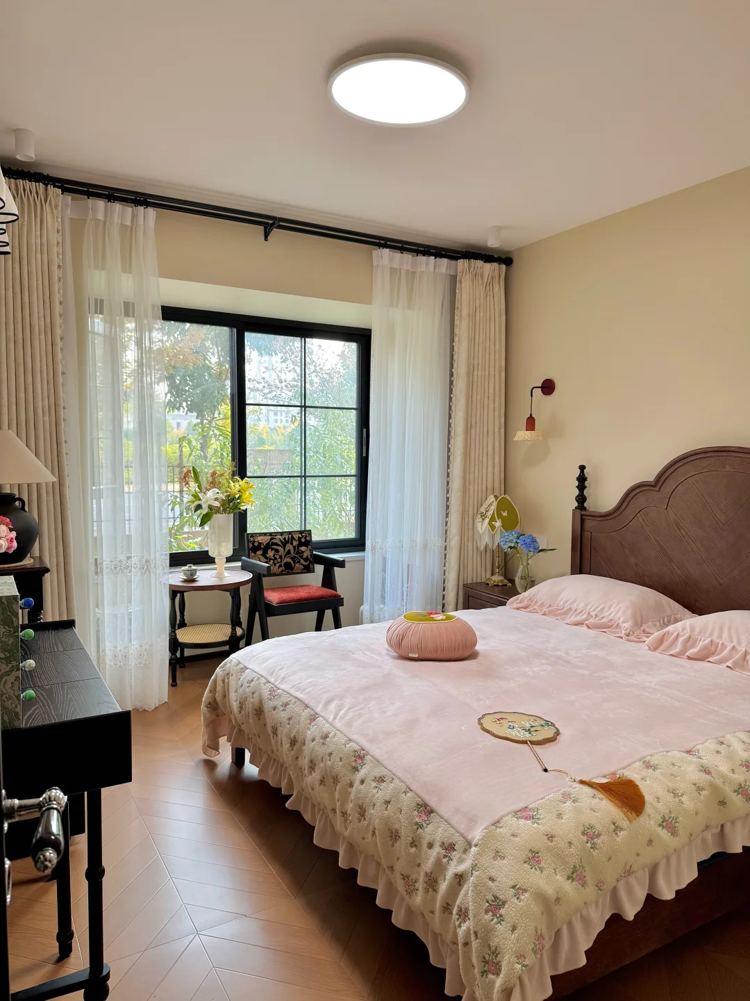 普通人自装的复古小卧室，也可以舒服又明亮~