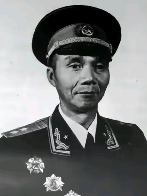 开国中将黄志勇，早年出身中央红军，在红八军团和红五军团担任过团级干部。但1935