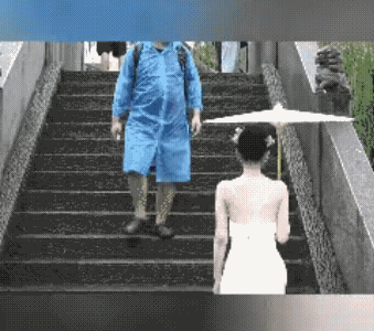 回眸一笑百媚生，看得大哥魂都飞了！