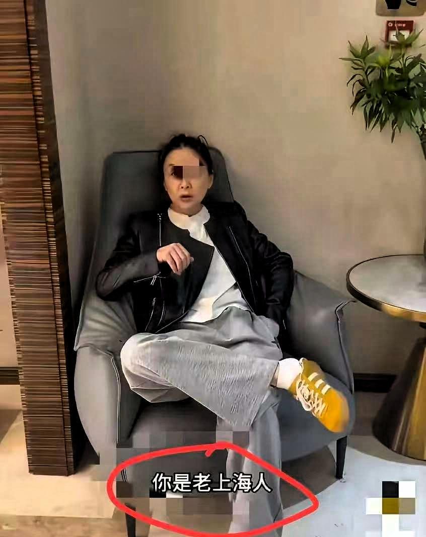 这真叫“丢人丢到家了”。上海，一位妈妈带着女儿去住酒店，期间在酒店健身时，因为