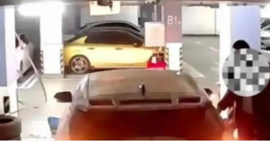 “厚颜无耻。”黑龙江哈尔滨，一中年男子花15万买下车位，三番两次被白车霸占，索性