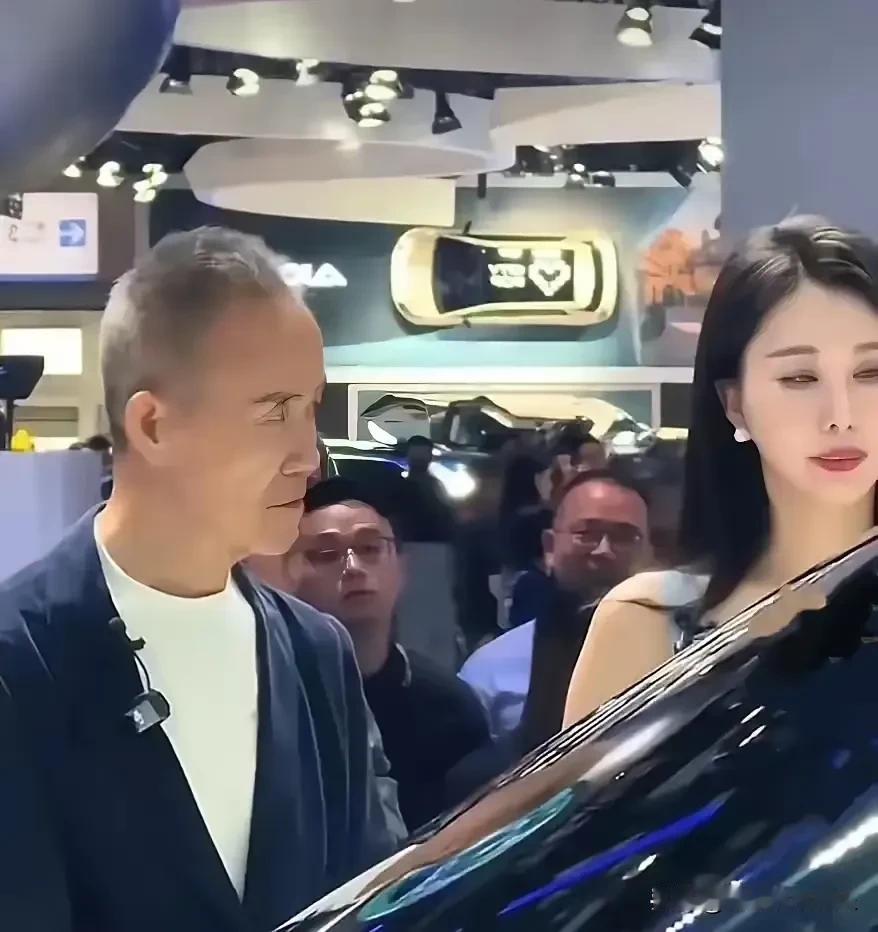 在东北田朴珺这样的叫做蹦老头，别人蹦老头也就收个520红包，她蹦老头改变了命运，