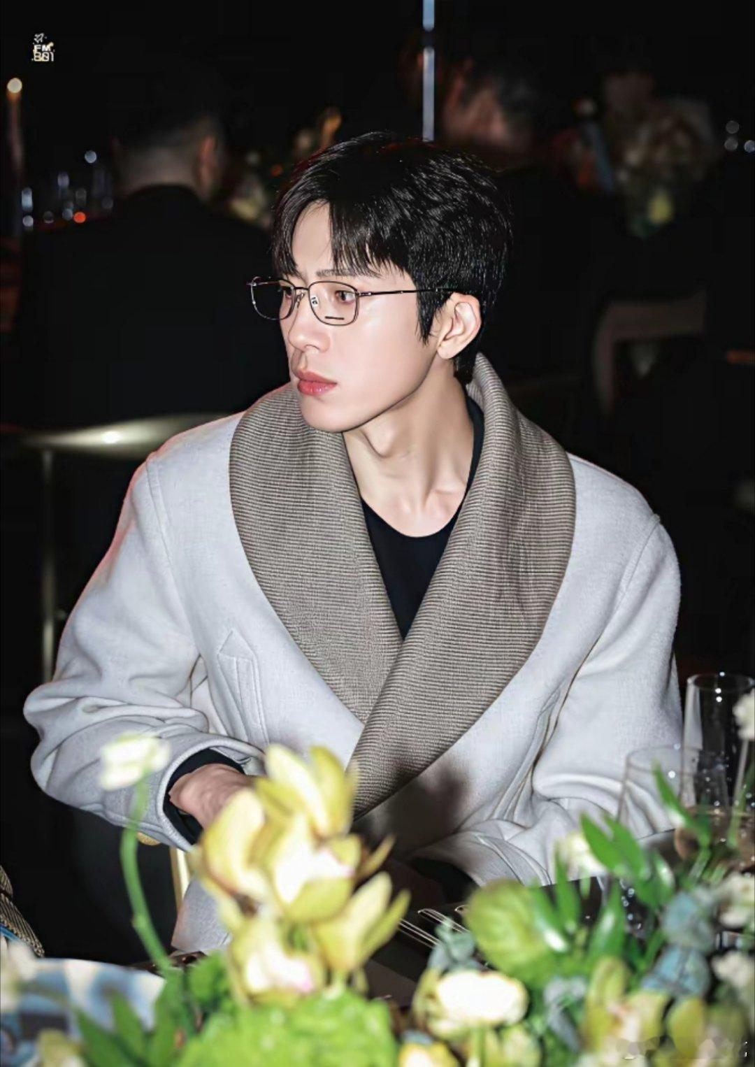 24亿票房顶流，现在没电影拍了。2015年，《捉妖记》原男主出事，井柏然紧急救场