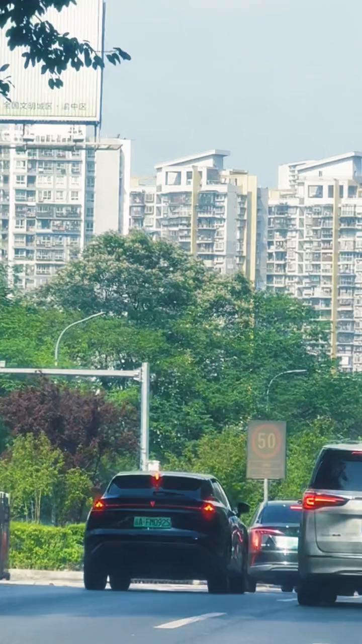 长安汽车的命运今天正式被改写。长安汽车和东风汽车合并出租，今天官宣宣告破产。不仅