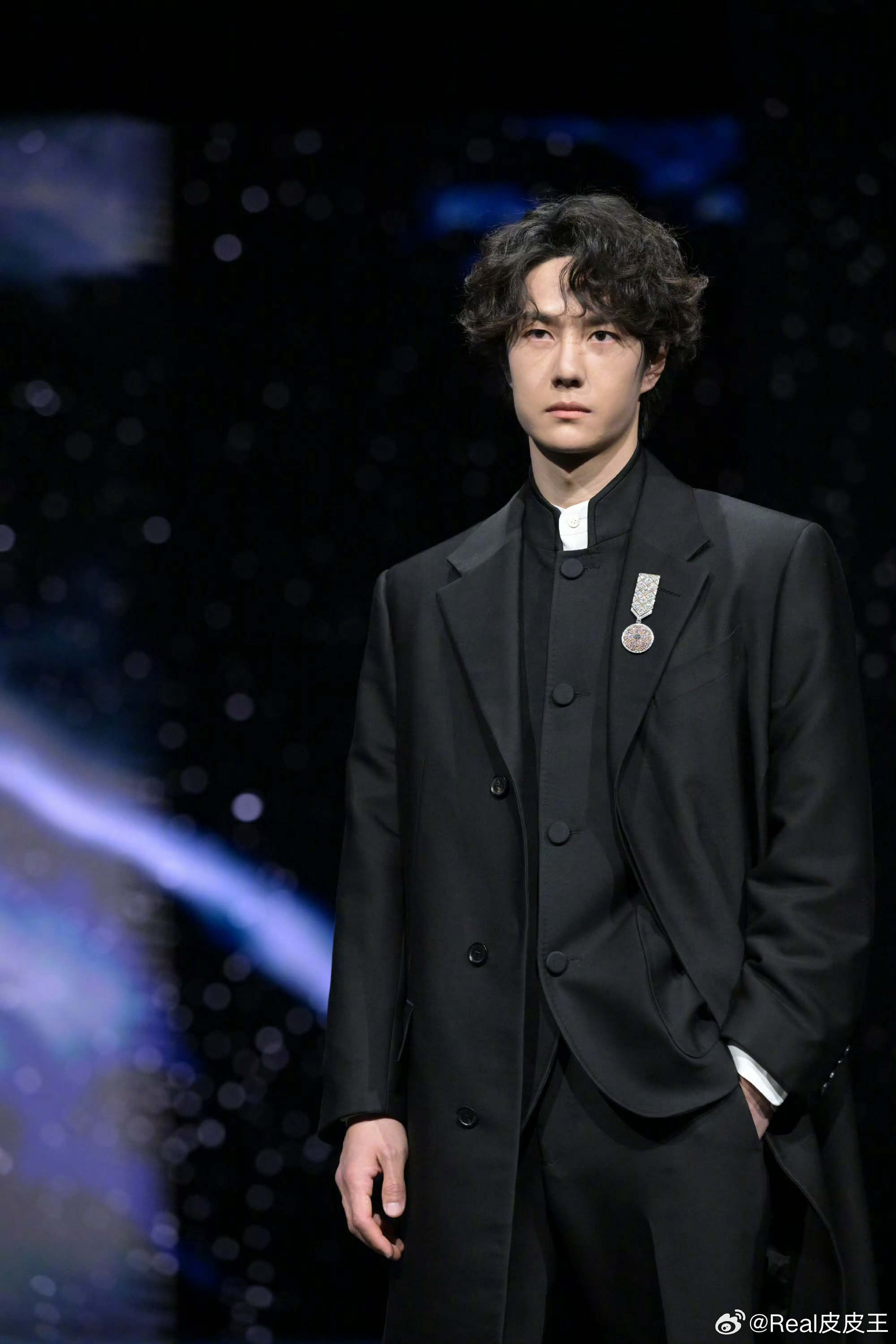 时隔许久，肖战、王一博再度同时出席同一场活动，来看看各自的状态。微博之夜红毯