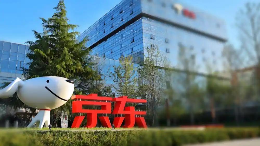 京东巴黎仓库被洗劫3个亿，很多人以为是法国治安太差，遇上了流氓。错了！真相是，这