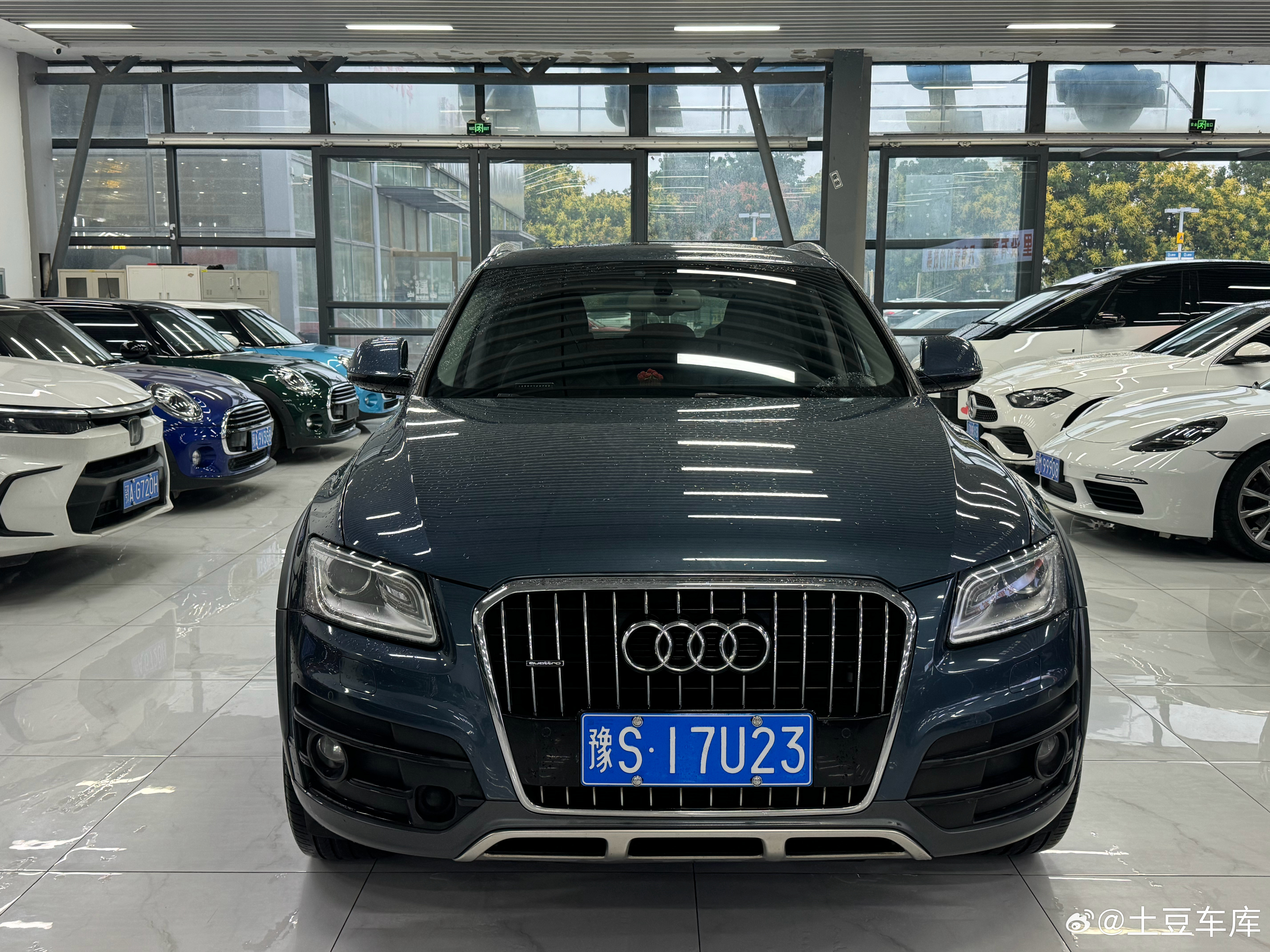一早评估了台奥迪q5这个是3.0T很稀有配置也特别特别高[？？？]2016年上牌