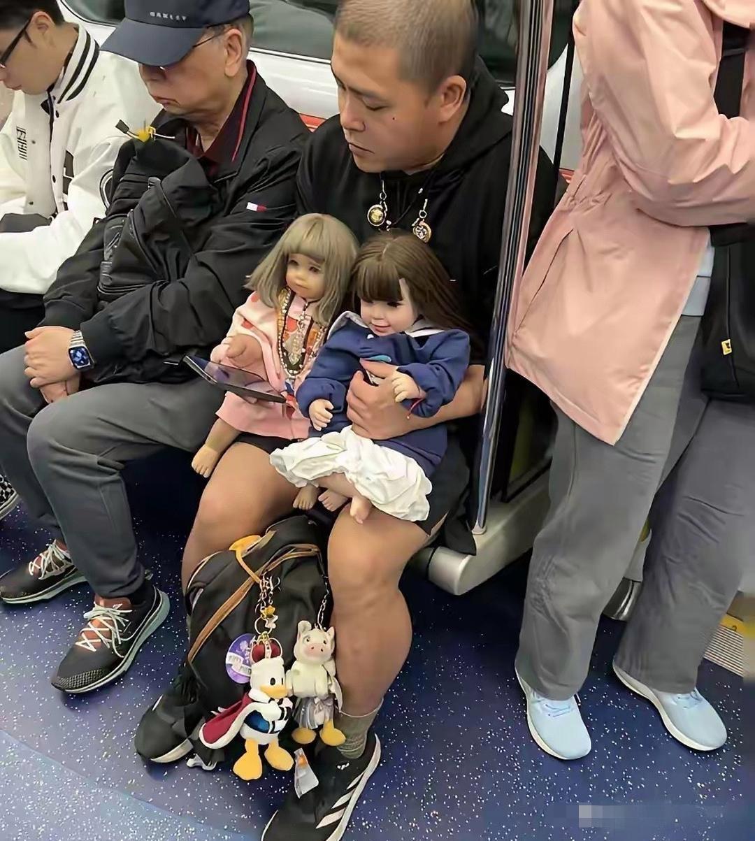 这哥爱好不一般