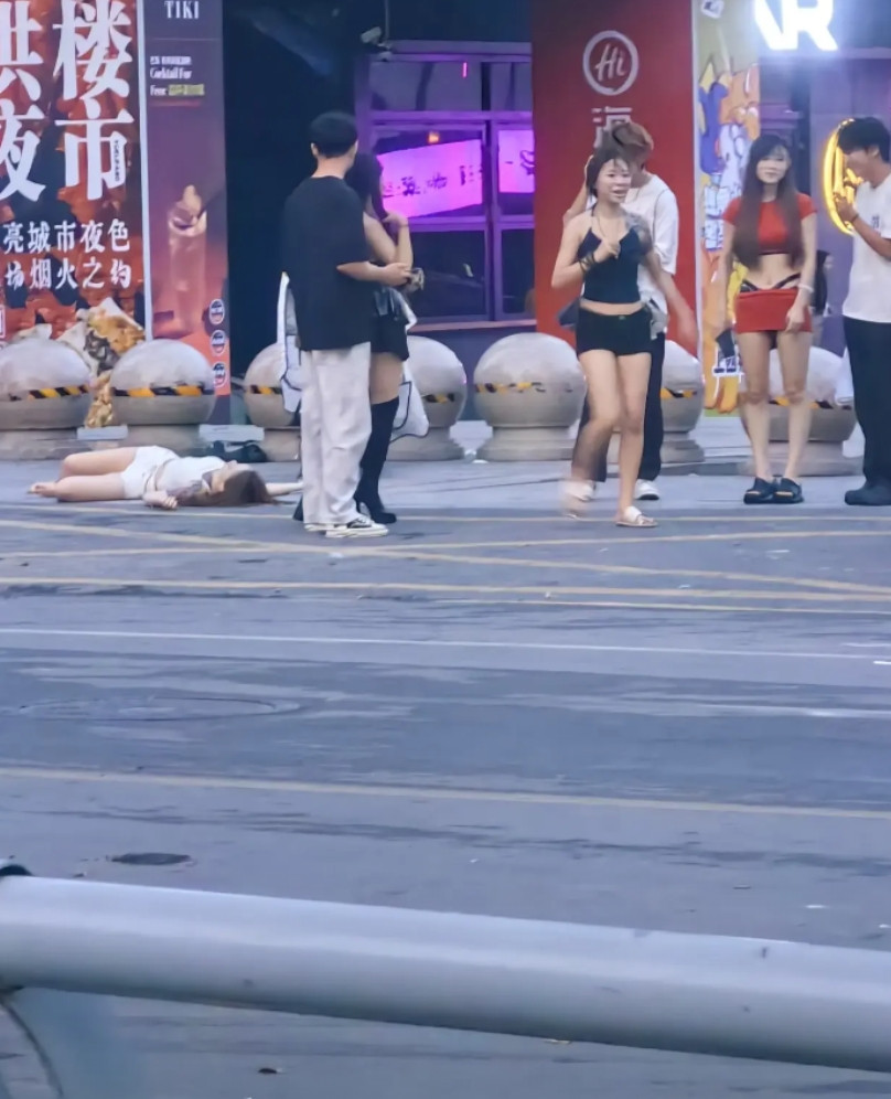 这是谁家女儿