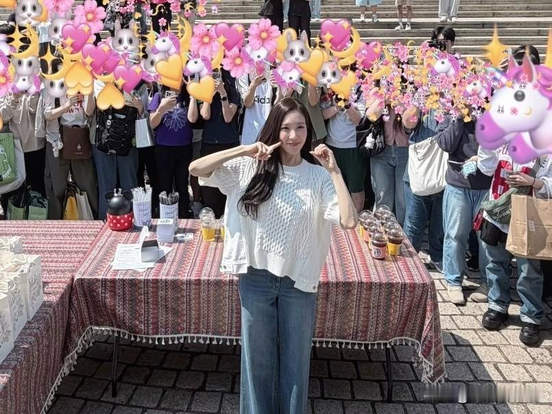 24日，Tiffany在自己的Instagram上传了多张照片。公开的照片中，T