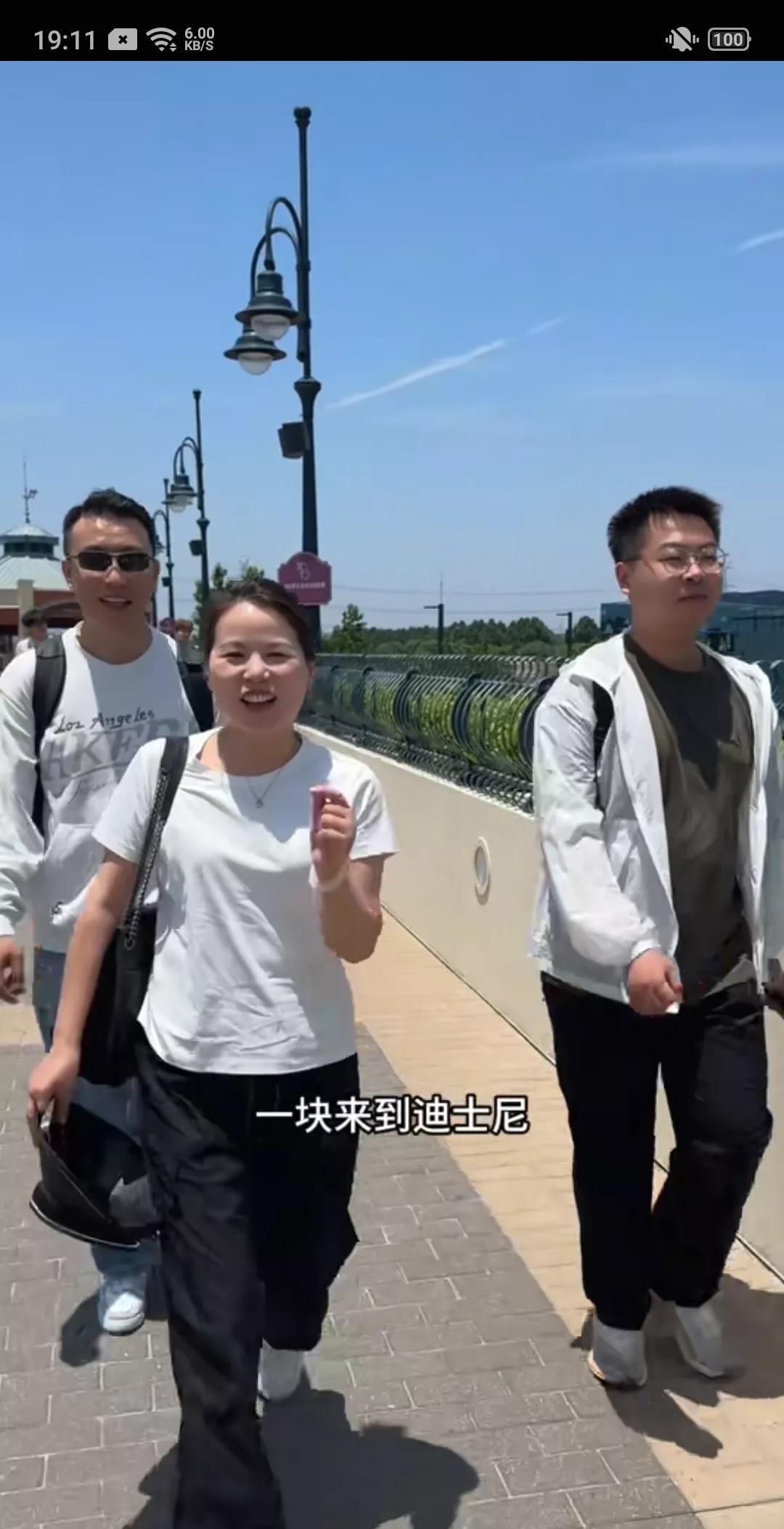 跟随着京城小二的镜头，我也算玩了一趟上海的迪士尼乐园，要说小二疼侄子那是真没得说