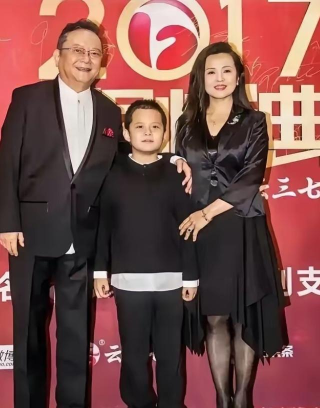 78岁的王刚，60岁的时候得了一子，本以为晚年可以安享清福，没想到现在17