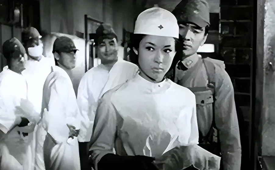 1946年2月3日凌晨，400名投降的日本女护士，端着毒药汤给八路军战士喝下，又
