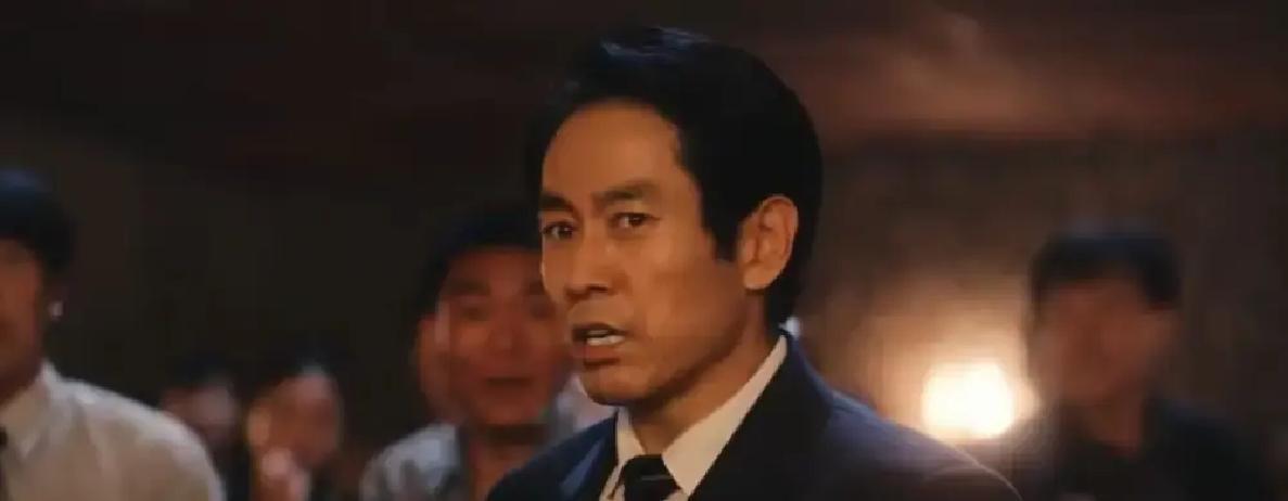 全网都在戳着脊梁骨骂秦志高猥琐没担当，笑话他是当代的孔乙己，但其实大伙儿都掉进了
