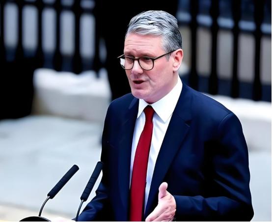 迟迟等不到英国撤回制裁，我商务部下达通牒，中英12项文件白签？斯塔默1月刚从