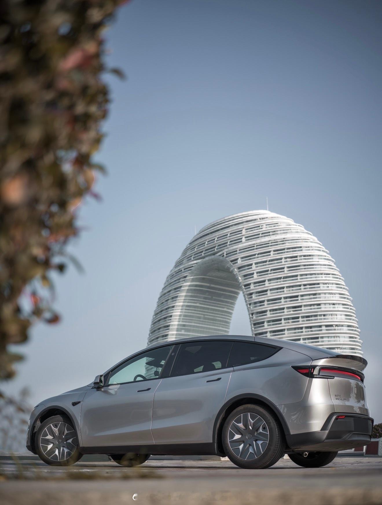 交易给我带来的不只是财富，还重塑了我的认知。做交易，本质上是在跟自己的人性搏斗，