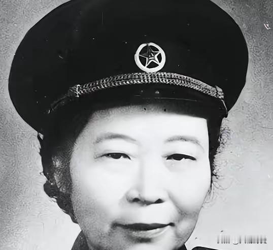 1955年开国女将军回乡，撞见当年打骂她的第一任丈夫，结局出人意料！​​195