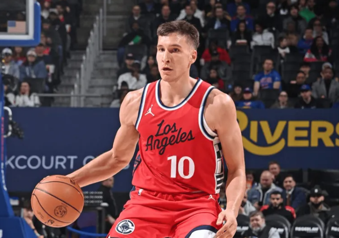 快船主帅泰伦-卢在今日接受采访时谈到了小德里克-琼斯和波格丹-波格丹诺维奇的伤病