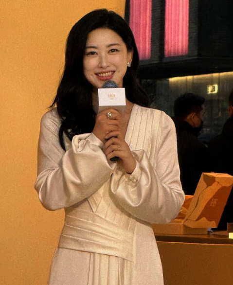 草稿纸上不只是有数学验算公式，还有对我来说很重要人的名字