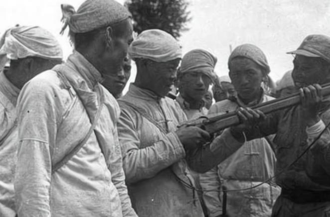 1944年春，襄垣县独立营排长率部乔装打扮，假扮日寇宪兵队靠近了凉楼据点。几人刚