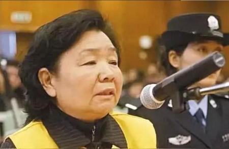 三度减刑之后，田文华将在2027年刑满出狱！2014年就有媒体曝出消息，当年被判