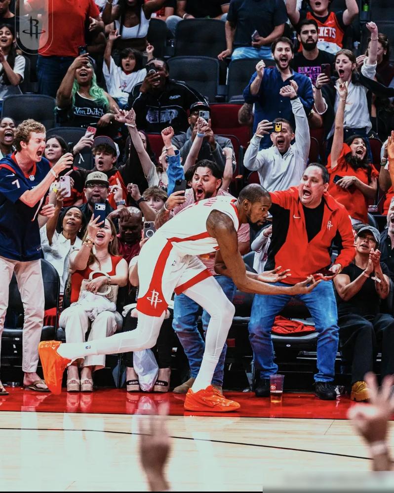 火箭队的提速假象，把全联盟球探都耍得团团转。你真以为这帮年轻人靠田径赛翻身赢球？