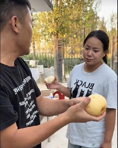 小故事！这李佳变了，她变得一点都不像，过去那样善良。就拿前天的视频