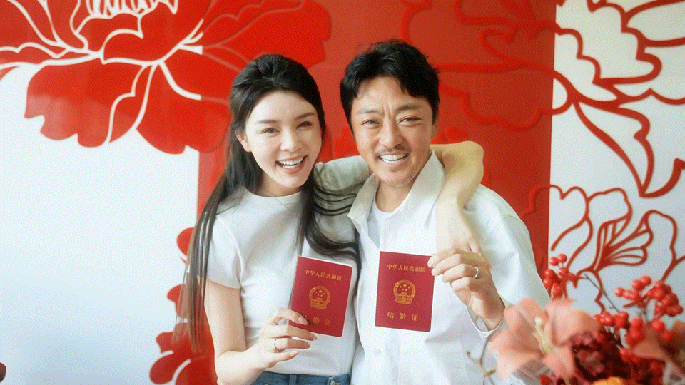 他们这两人，绝对是娱乐圈结婚最开心最自然的一对。金牌配角演员赵达官宣结婚，妻子