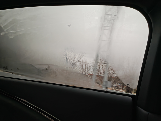 小鹏G7后排车窗双侧漏风有没有同款车车友的车存在后排车窗漏风情况，刚提完车忽然