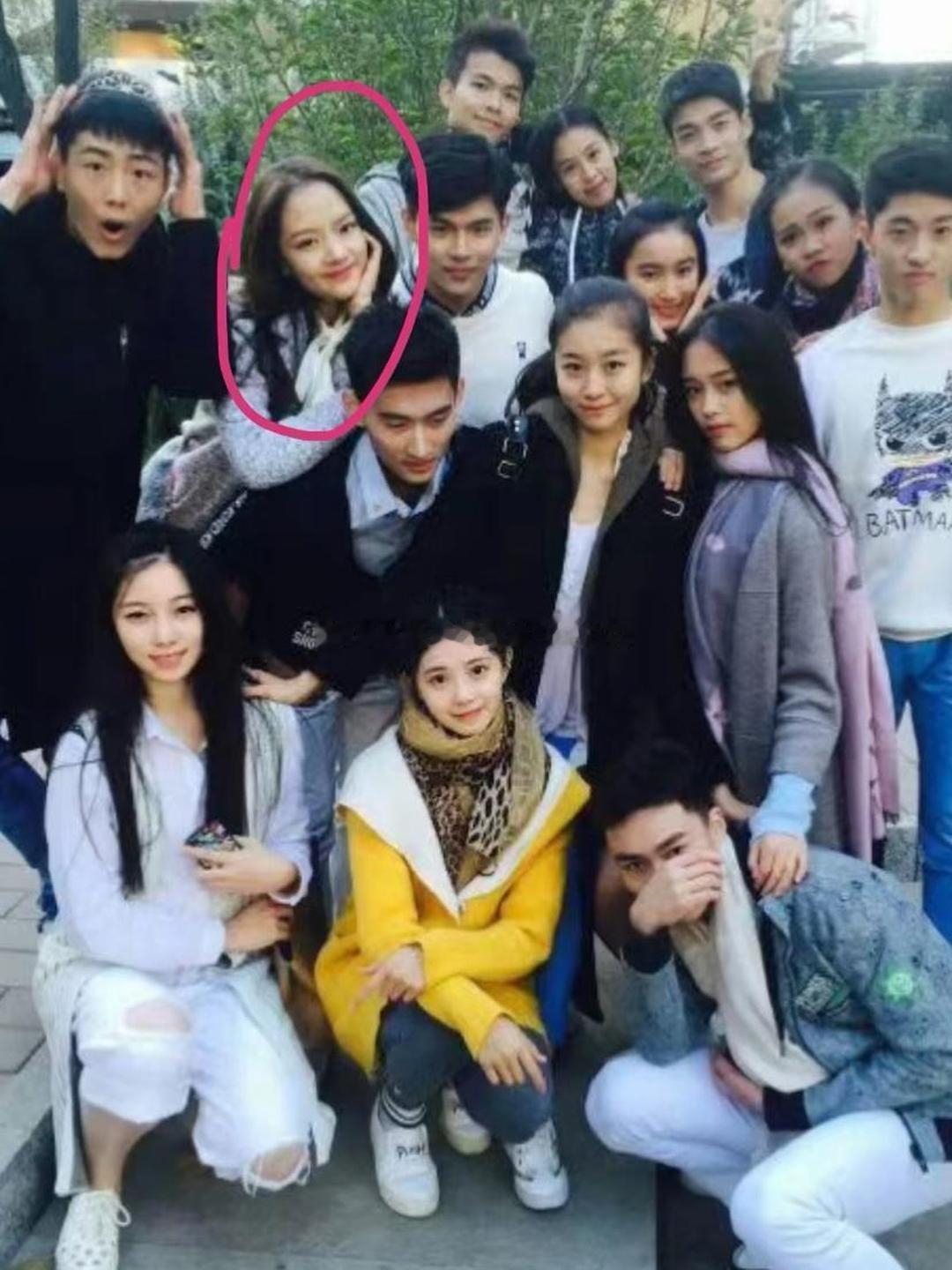第一次知道刘浩存和任敏竟然是同学，不得不说，看她俩班级合照，任敏略显逊色但是也很