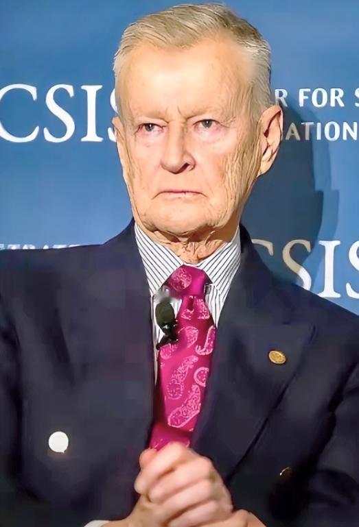 美国一个顶级的战略家，和基辛格齐名的那种，晚年反复说：“我们犯了个天大的战略错误