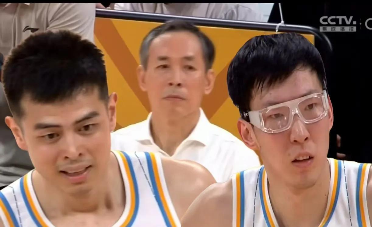 北京男篮昨天差点又输在了方硕身上，一次犯规，一次抢篮板出界，差一点儿就毁了全队的