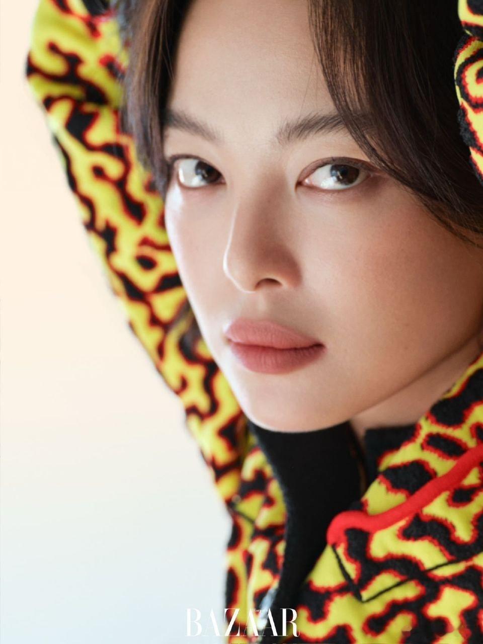 辛芷蕾穿去年一眼相中的衣服拍封面这衣服挂店里我可能看都不看，穿她身上我直接存图当