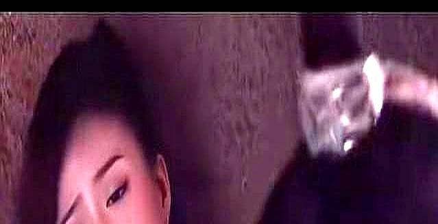 19岁蒋欣的荧幕初吻，竟是满嘴大蒜味。对手是28岁的林志颖，蒋欣扭头就跟导