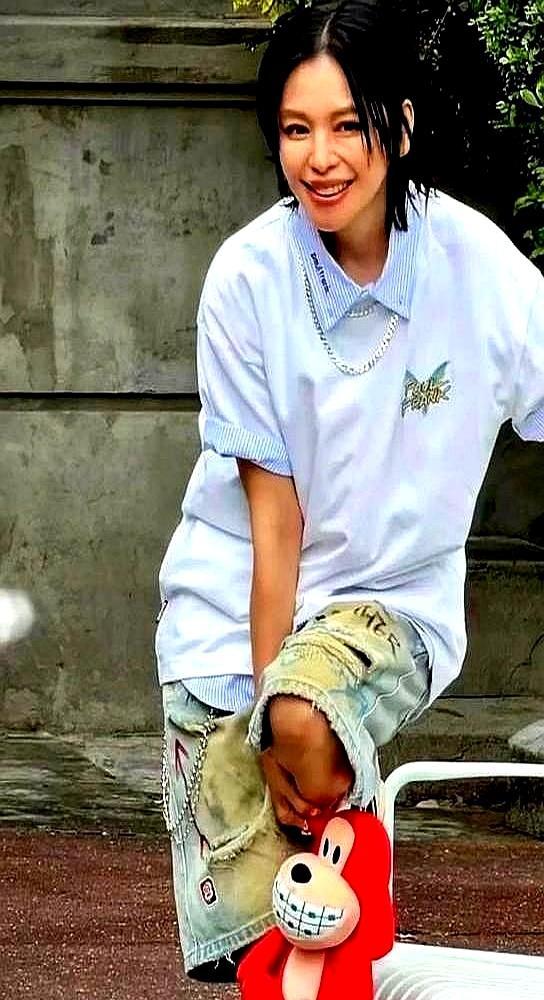 帮夫还55亿，离婚又查出癌症。刚生完孩子，丈夫公司就爆出55亿惊天巨债。她